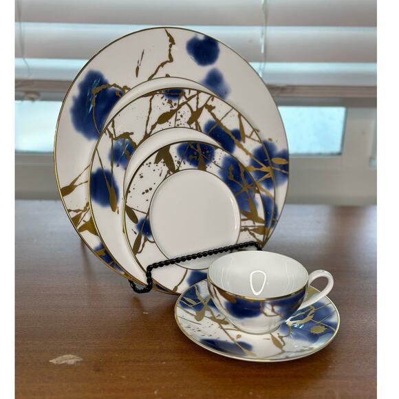 Salad Plates in Jubilant Days Gold by Noritake Contemporary Dining Set of 4 - Picture 4 of 7